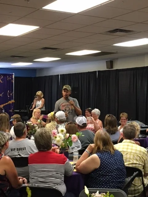 Neal McCoy sings to the crowd