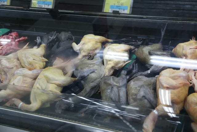 refrigerated chickens&nbsp;