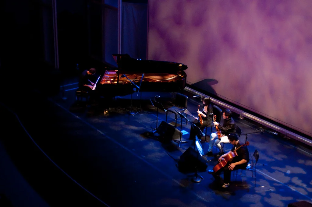 DUSTIN O'HALLORAN performs with a Magik*Magik quartet at the Getty Museum in Los Angeles (2009)