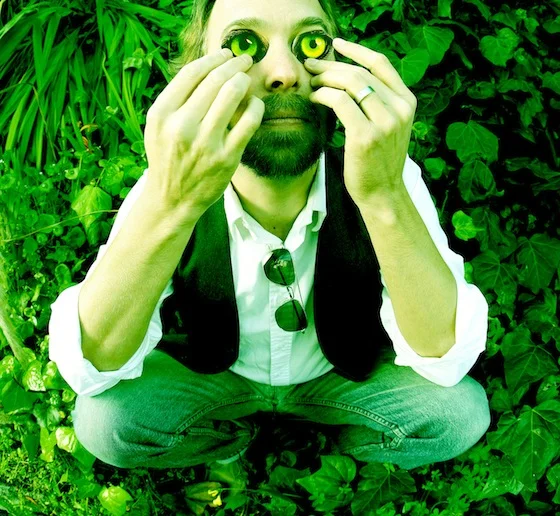 In Fall 2013, Magik provided an improvising solo violinist for a session with San Francisco's SCOTT GAGNER .