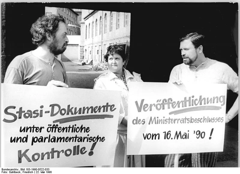 Protests in Leipzig, East Germany, May 1990, demanding the opening up of the Stasi files Source: Bundesarchiv, Bild 183-1990-0522-033 / Gahlbeck, Friedrich / CC-BY-SA