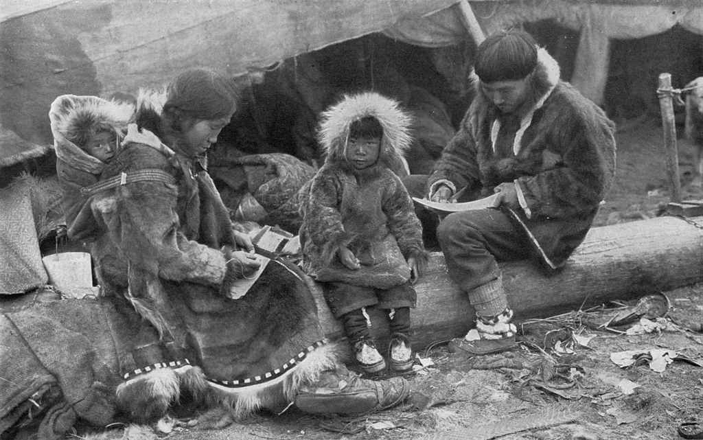 20140307 1024px-Eskimo_Family_NGM-v31-p564.jpg
