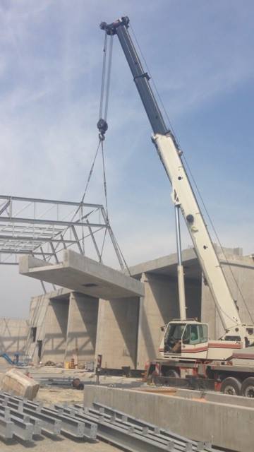 90 ton crane hoisting precast cement