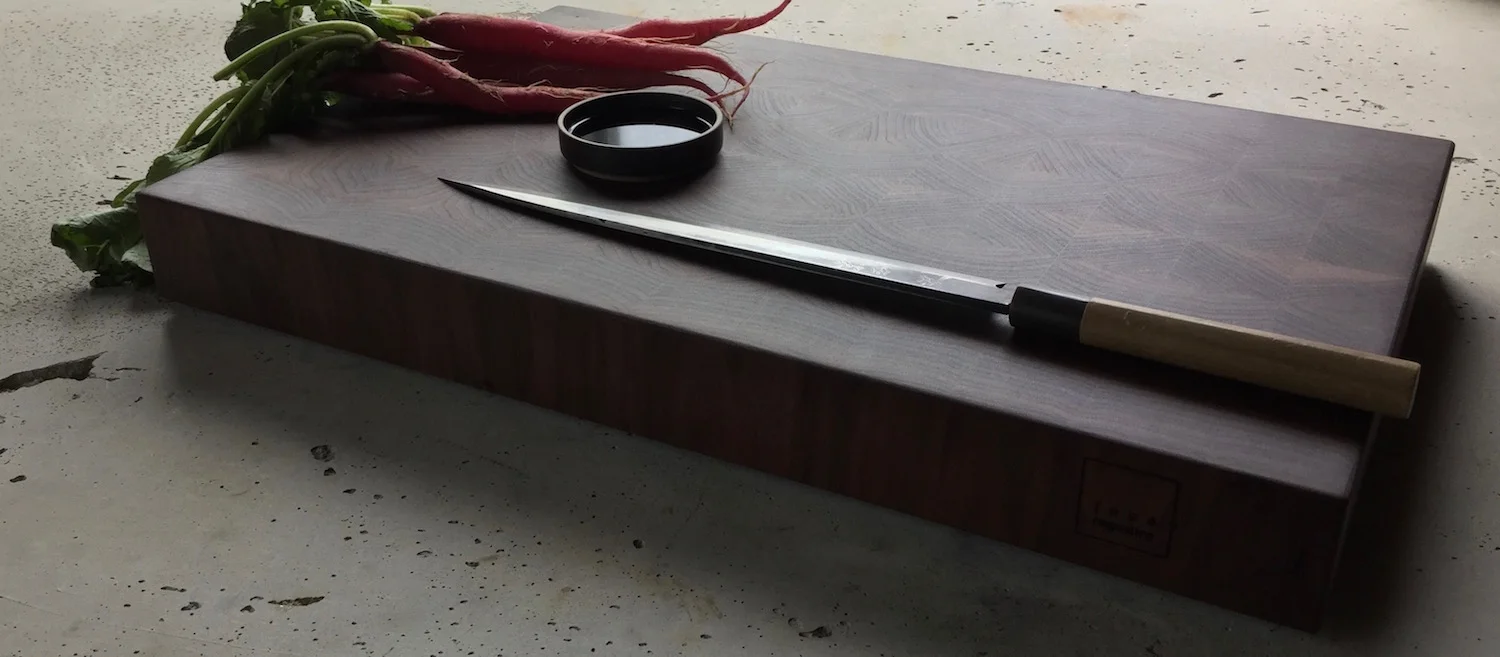large-end-grain-walnut-cutting-board-03.jpg