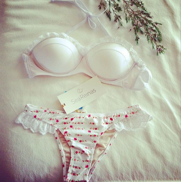 Our new Bom Dia Praia bikini set 