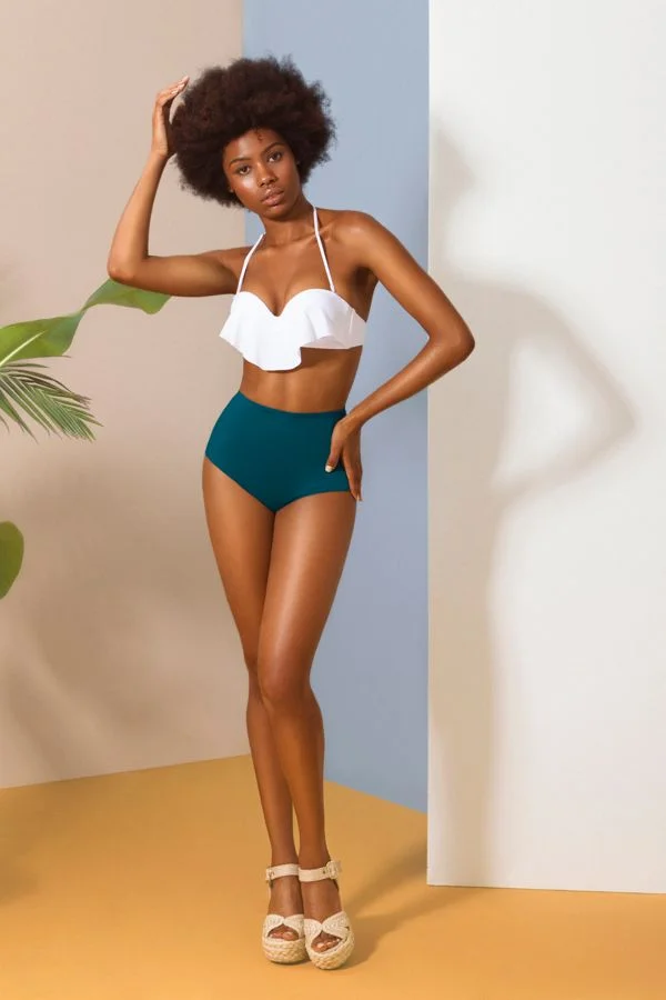 SeaReinas Barbados BeeBee Wave Bikini Top White Strapless Underwire Modelled Front View. JPG