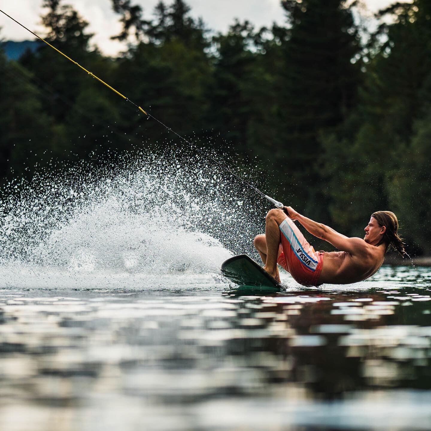 Took a random bike ride and ended up swinging by the Waldbad as a detour. Started taking some photos and surprisingly ran into @michaelplamberger and a pretty rad group! First time for me to ride at the wakeboard park and take a couple laps with the 