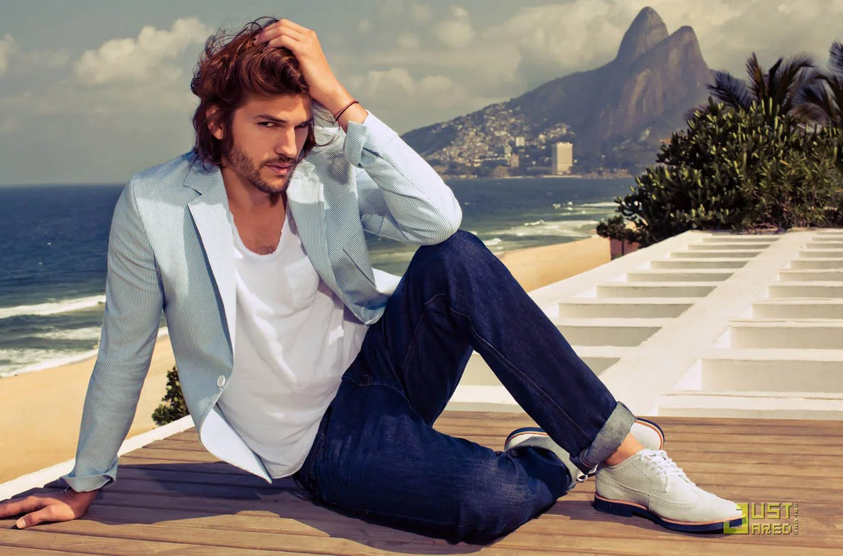 Regata Masculina_com blazer_Ashton-Kutcher-Colcci