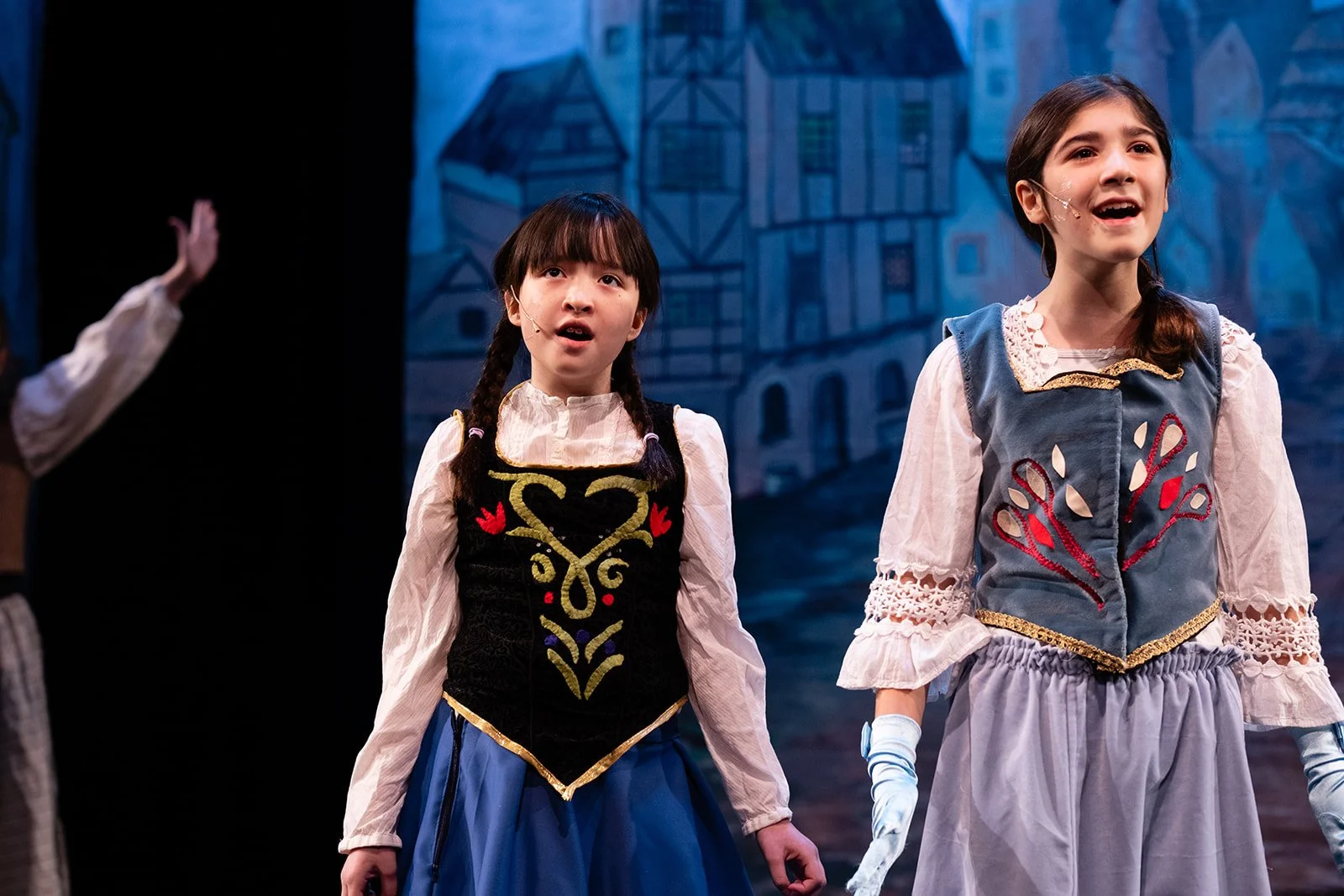 Anna & Elsa.jpg