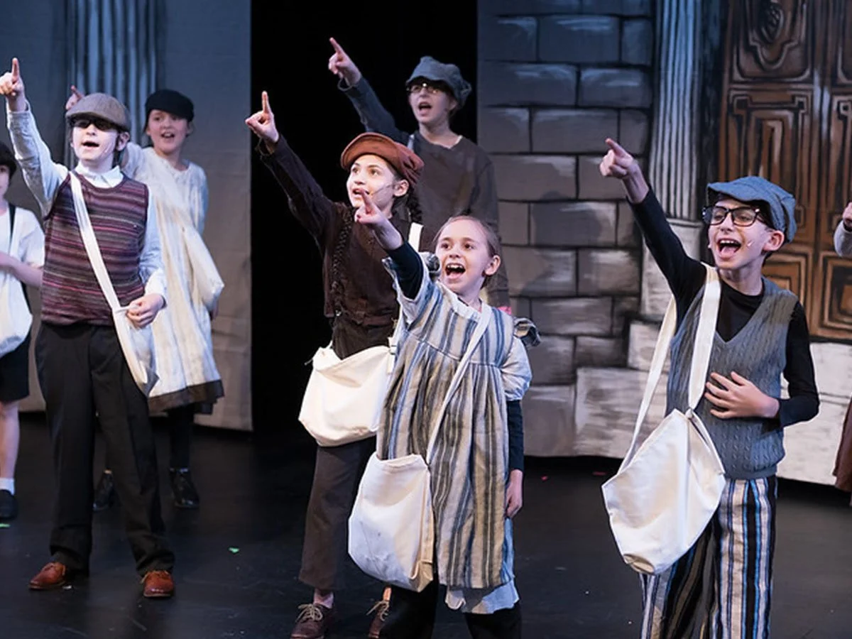 newsies pointing.jpg