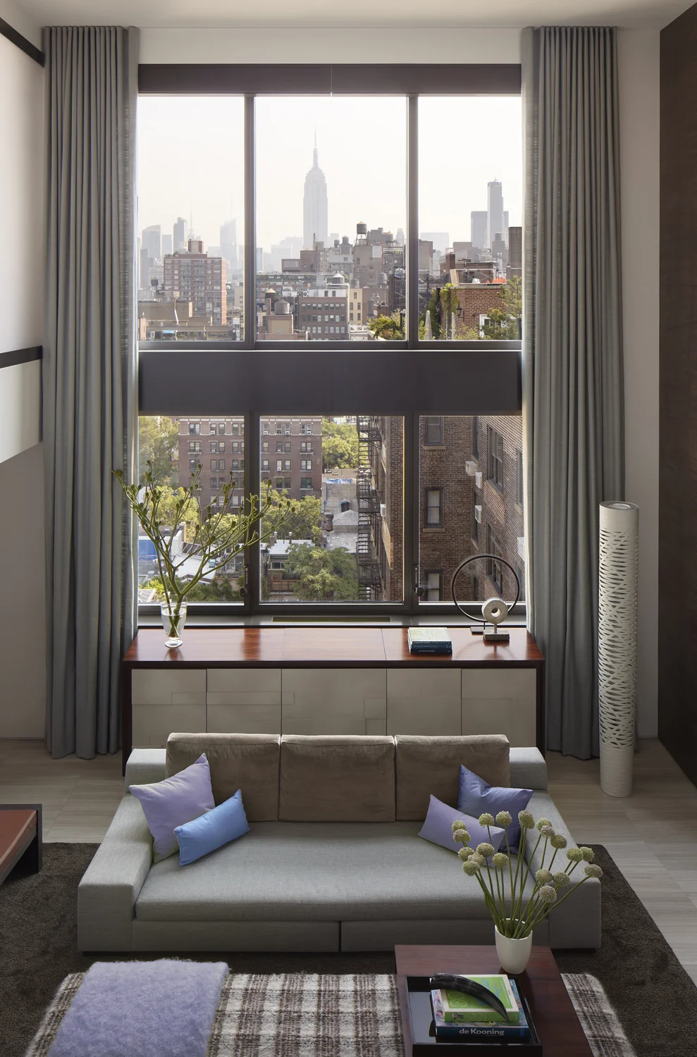 Fifth Avenue Duplex Interior Design: Dineen Architecture + Design Architecture: SPG Architects Photography: Daniel Levin