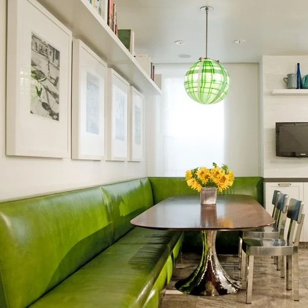 Isn't the color of the banquette delicious?! Our clients love this space we designed #dineenarchitecture
.
.
.
.
.
.
.
.

#modernbanquette #banquette #green #interiordesign #interiordecor 
#interiorsinspo #worldofinteriors #interiorsofinstagram
#cont