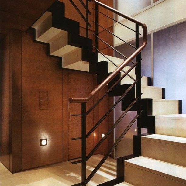 Staircase we designed. If you look closely you'll see the handrail is wrapped in leather
#dineenarchitecture
.
.
.
.
.
.
.
.
.
.
.
.

#interiordesign #interiordesigner #interiors #interior
#interiorinspiration #interiordecor #nyc #design #art #instag