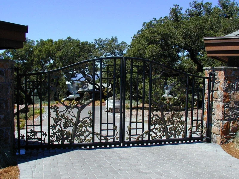 greens_drive gates.JPG