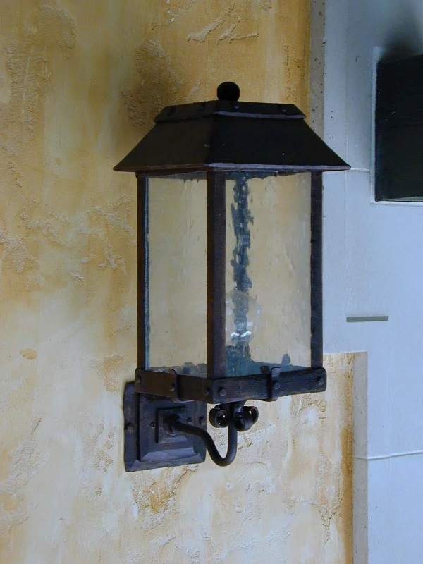 skinner _wall lantern.JPG