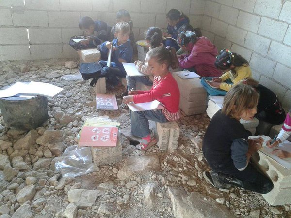 Photo by https://twitter.com/Raqqa_SL/status/663021952576135168