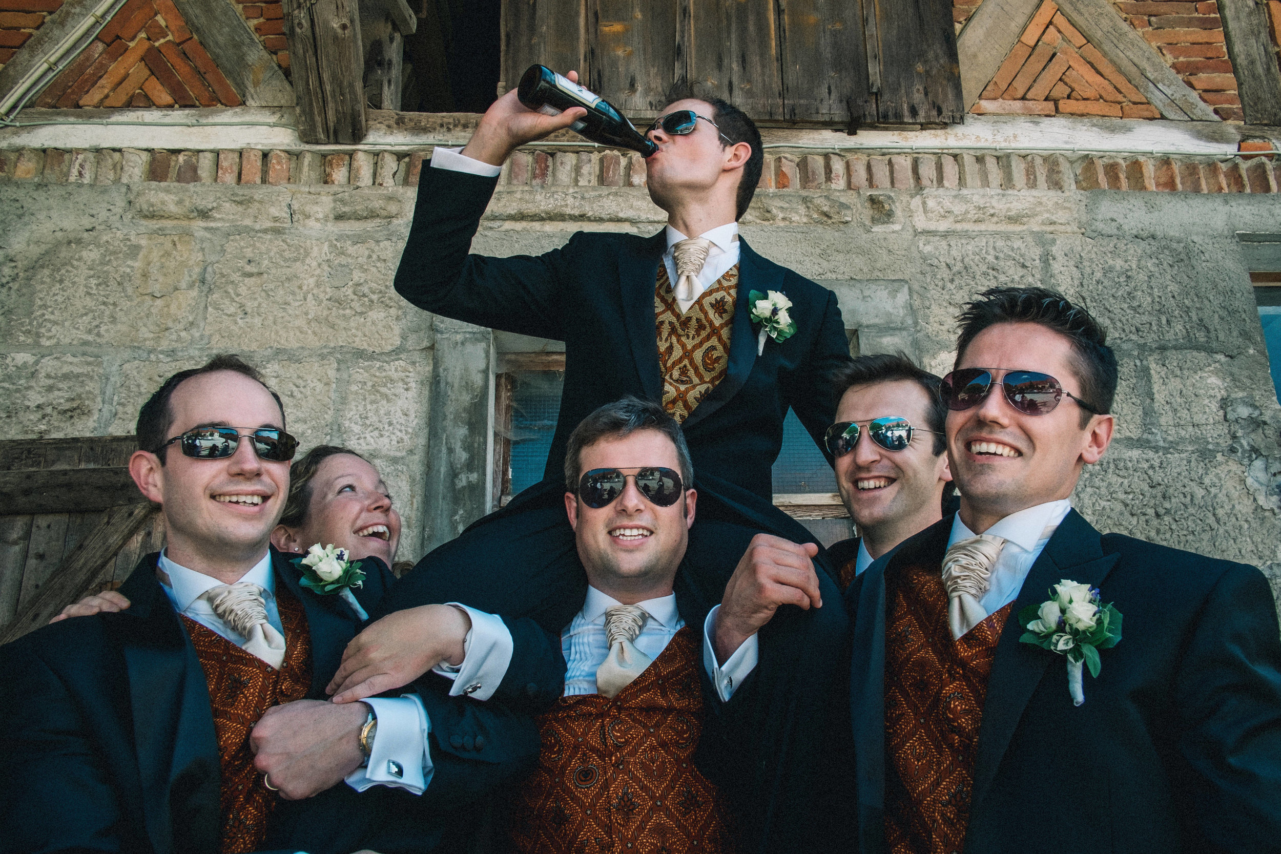  The groomsmen hold the groom on their shoulders The groomsmen hold the groom on their shoulders