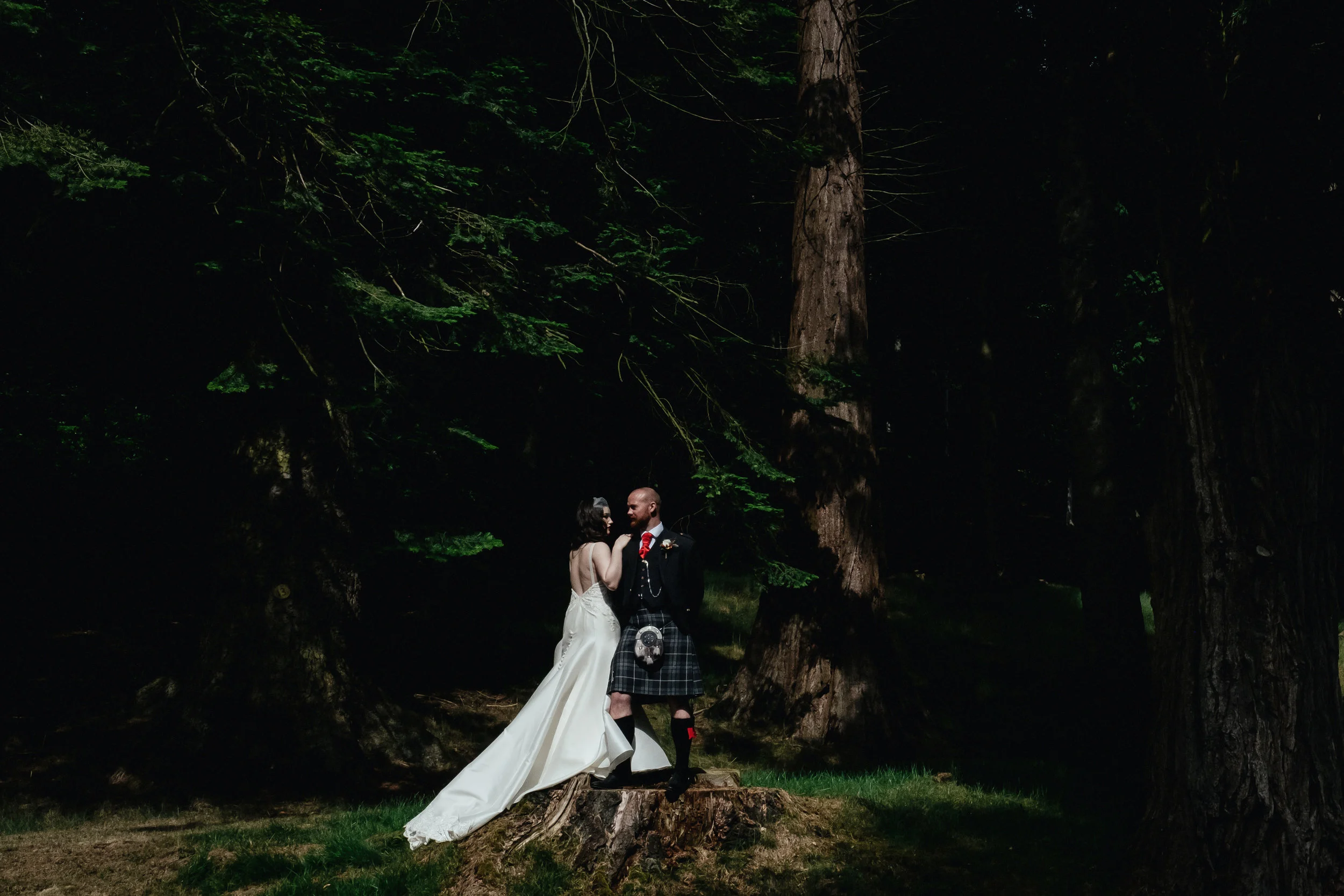 Kinettles Castle >> Scotland | Alternative Wedding Photographer