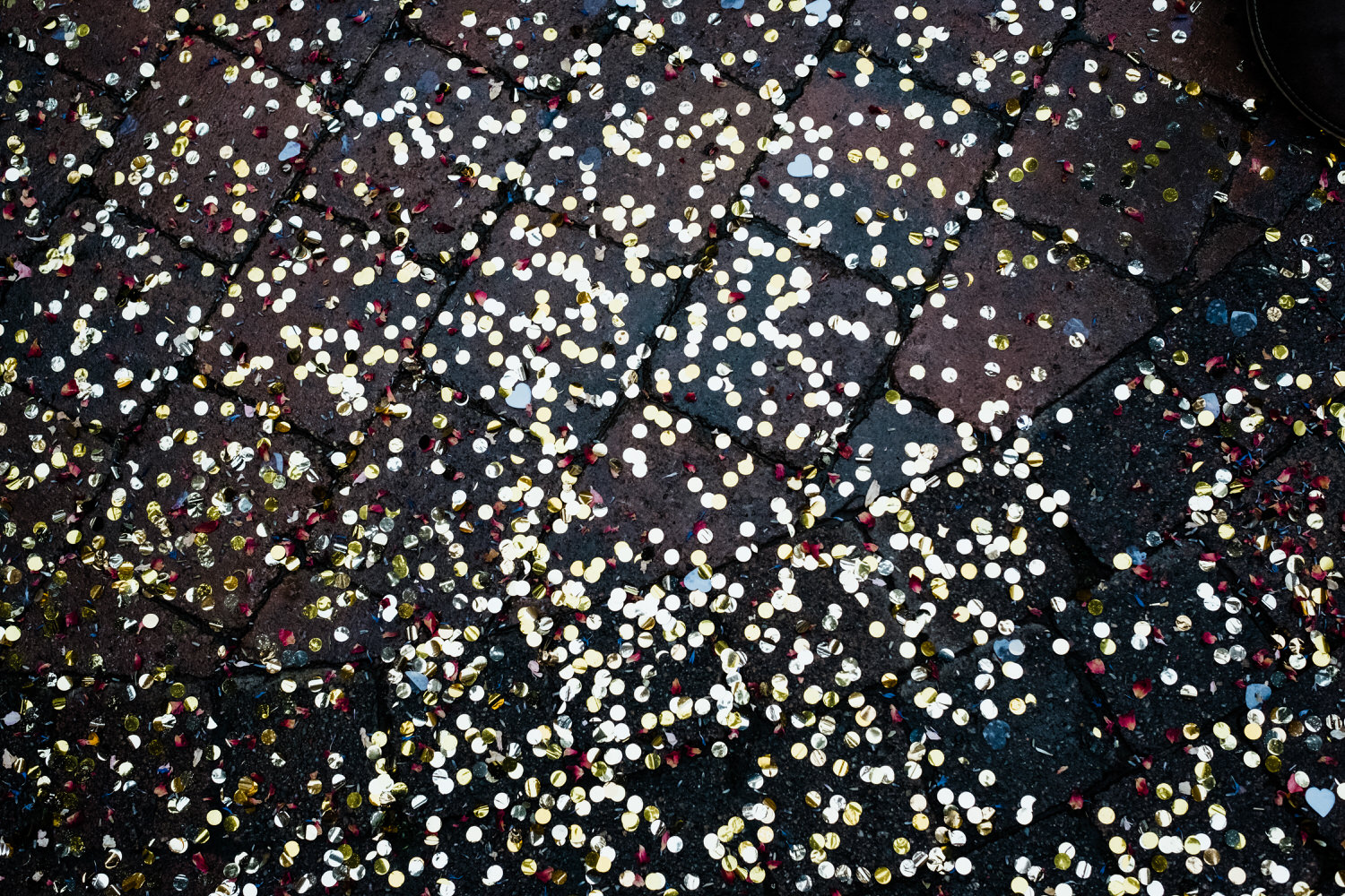 gold-confetti-2.jpg