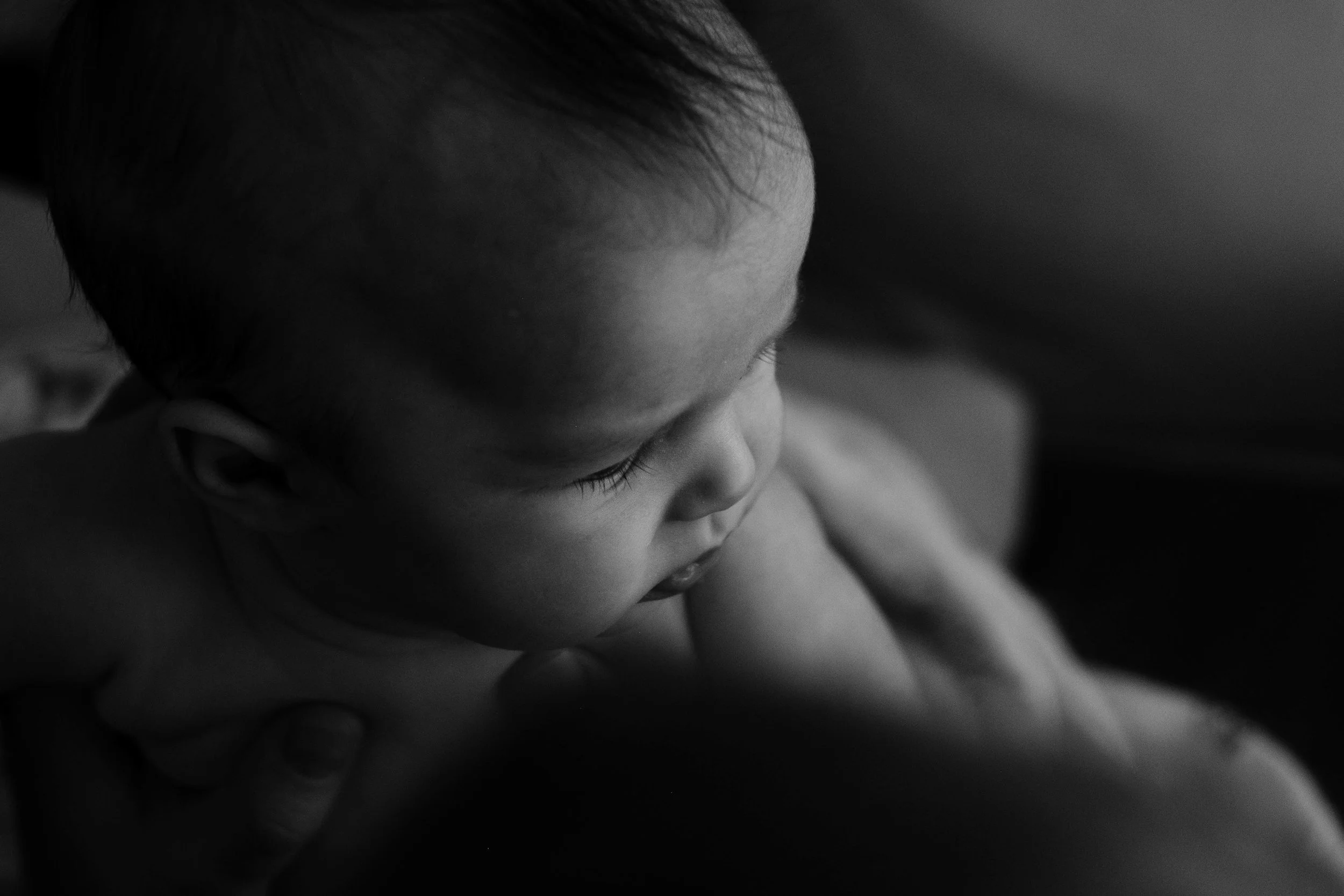 Minimalistic Motherhood Home Session 