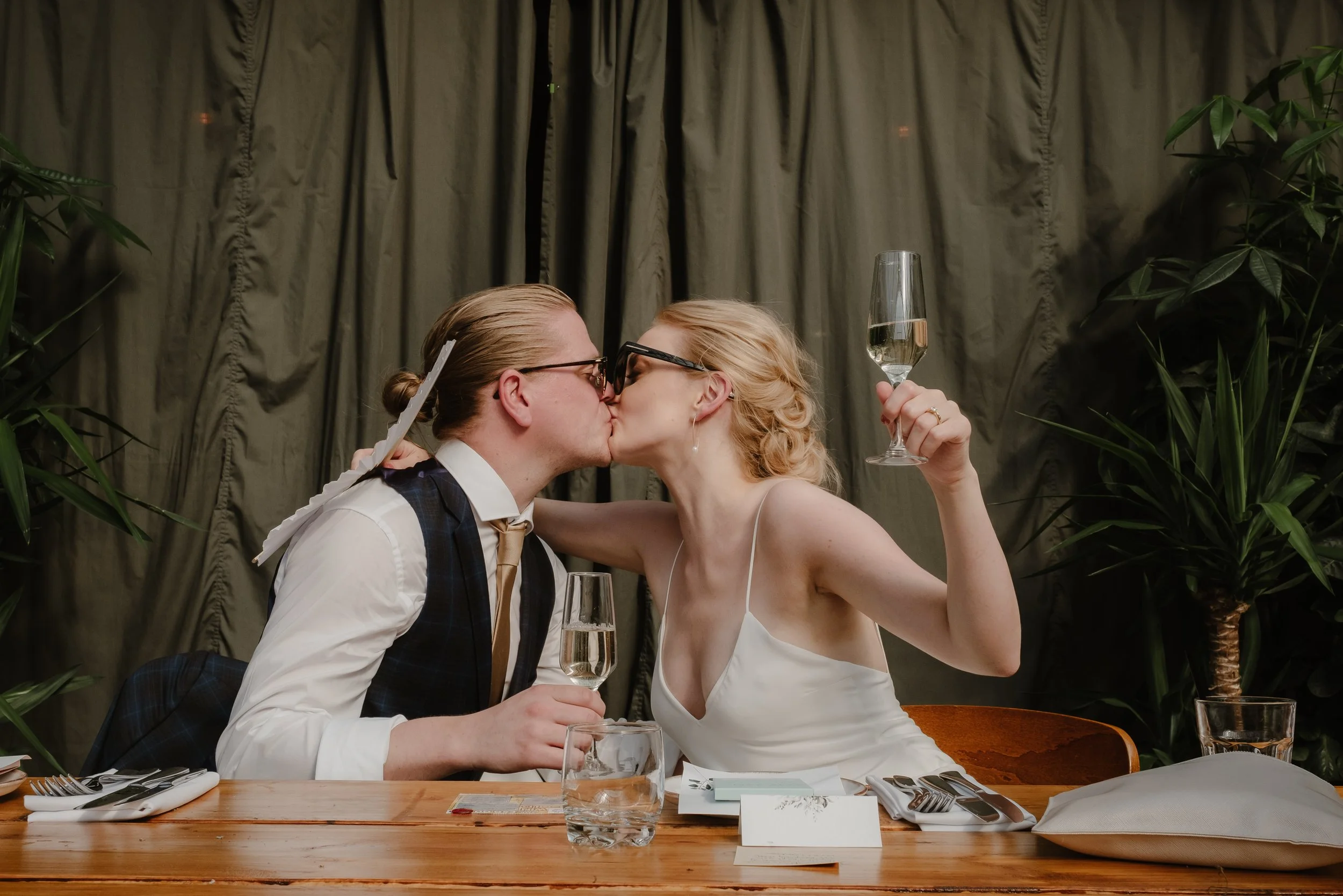 Stylish Glasgow Wedding On One Of The Hottest Days Of The Year