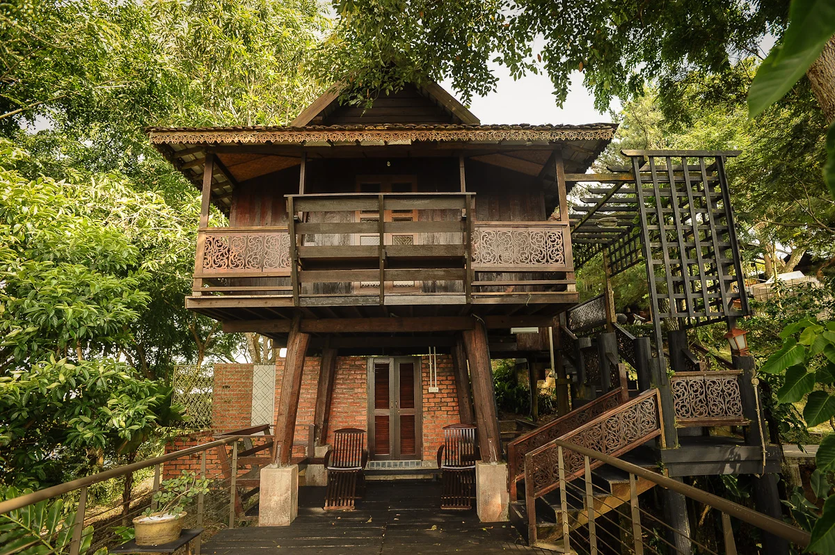 Baanmai - sleeps three (1 king, 1 single). Sunrise view. From RM640 (B&B) or RM990 (Fullboard)