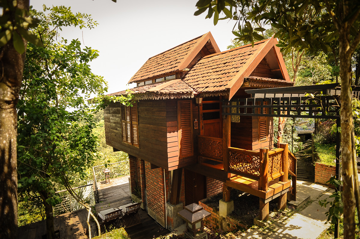 Sripatum - sleeps 2 (1 queen). Sunset view. From RM540 (B&B) or RM890 (Fullboard)