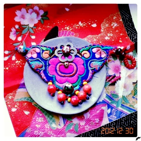Assemblage by Amber Gao. No. Plate ~