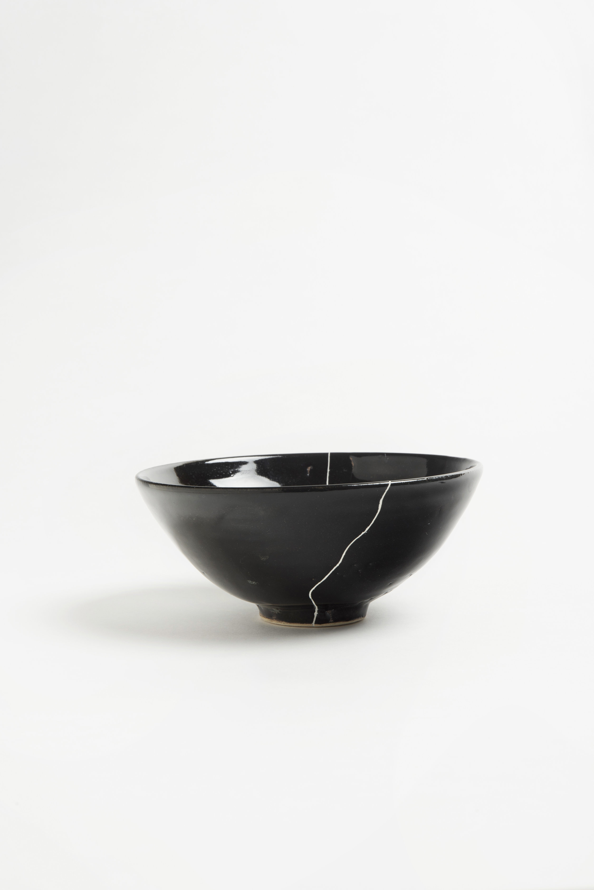 black-fracture-series-bowl-romy-northover-ceramics-the-garnered-42.jpg