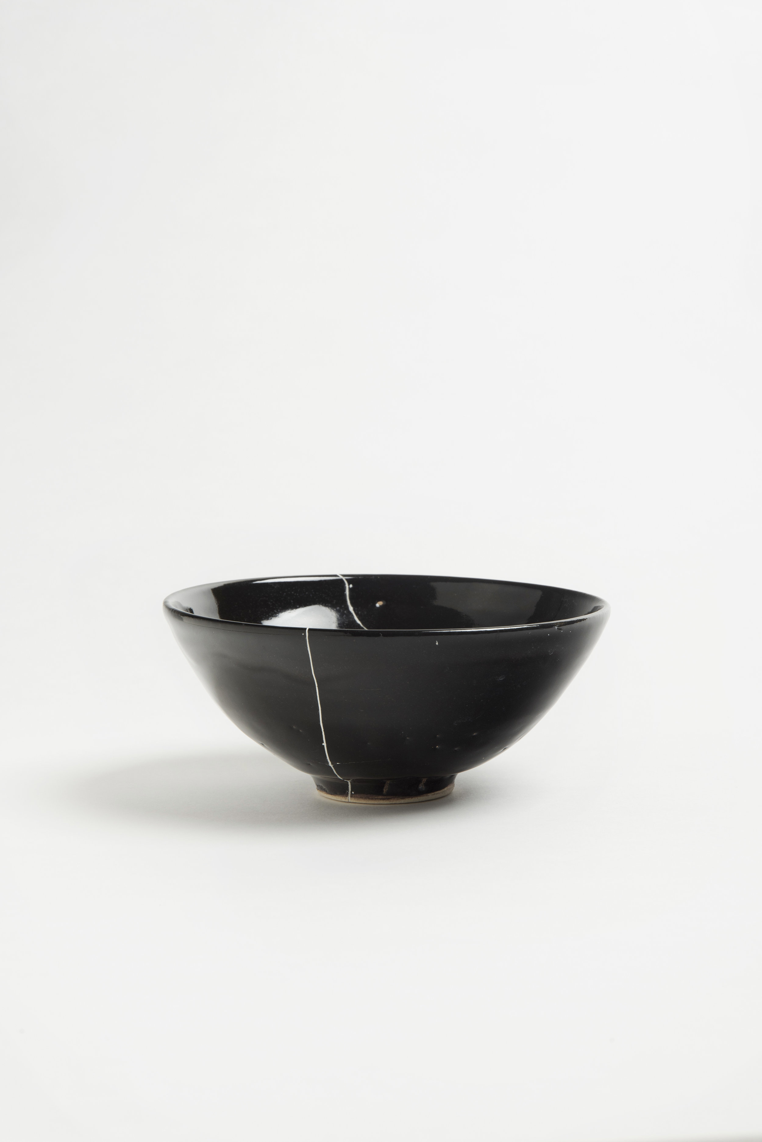black-fracture-series-bowl-romy-northover-ceramics-the-garnered-44.jpg
