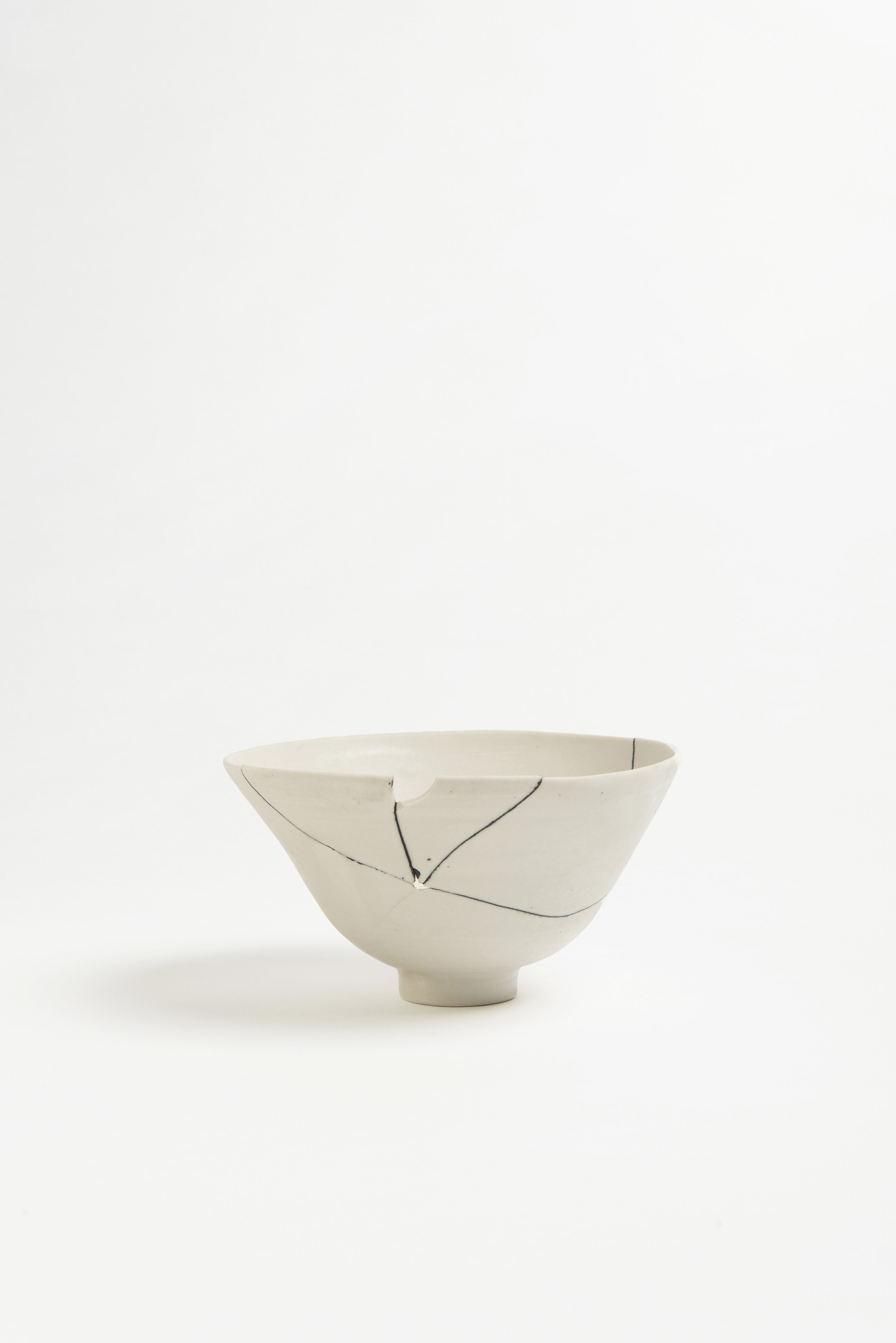 white-fracture-series-bowl-romy-northover-ceramics-the-garnered-02.jpg
