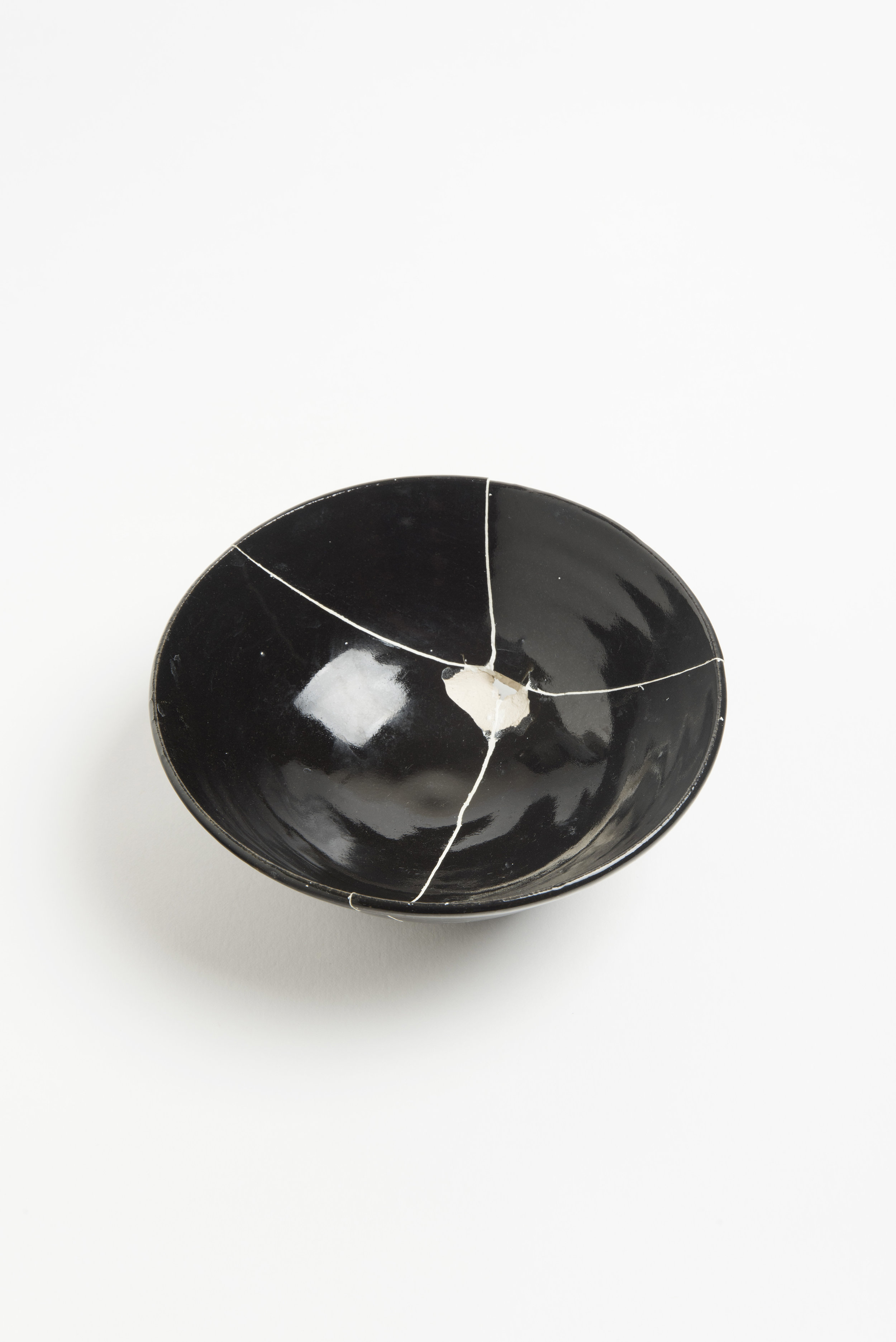 black-fracture-series-bowl-romy-northover-ceramics-the-garnered-62.jpg