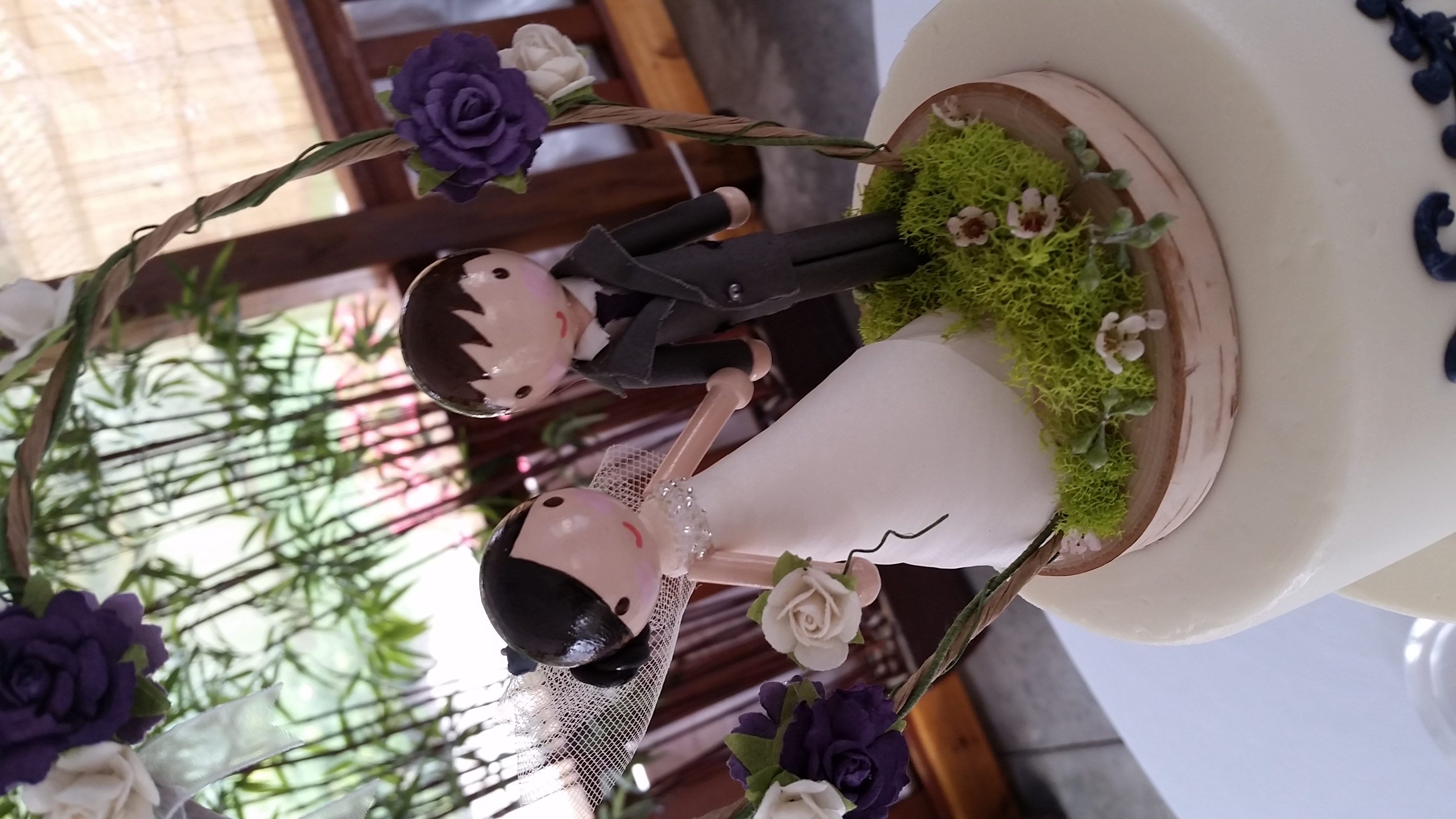 Recent Cake Topper that I saw out at Avon Gardens... really simple, and I dug it!