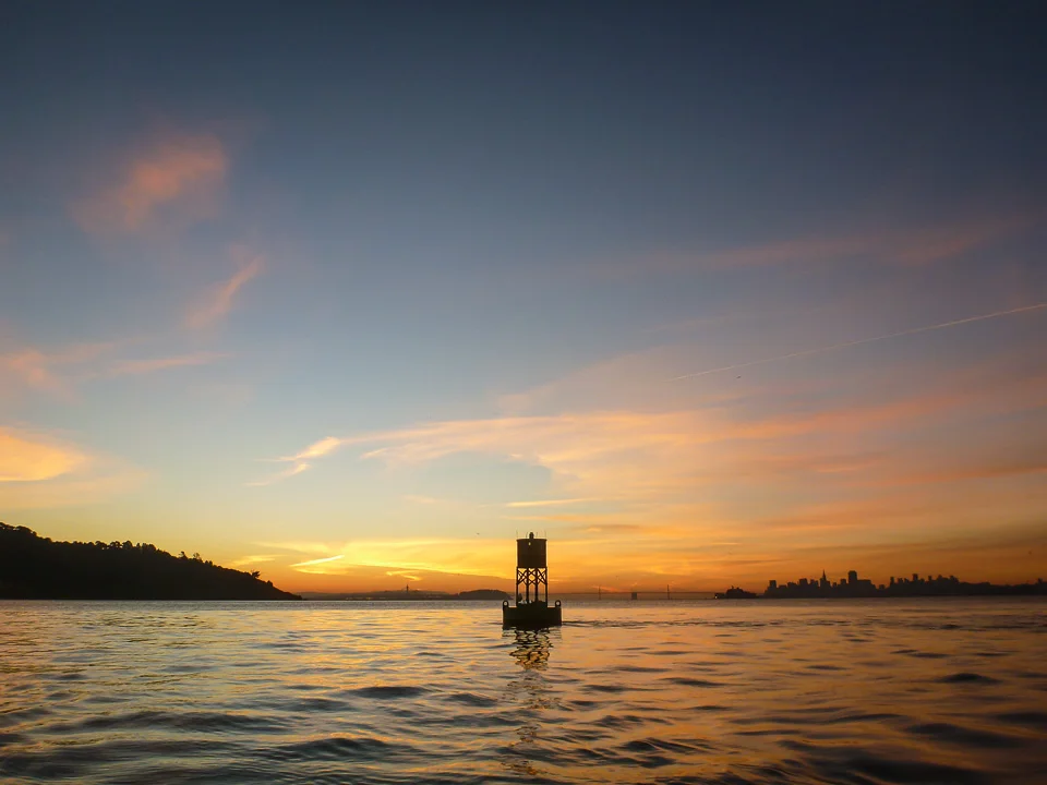 Centered. Heading back from Angel, green buoy at Belvedere Point, 7:15 a.m.