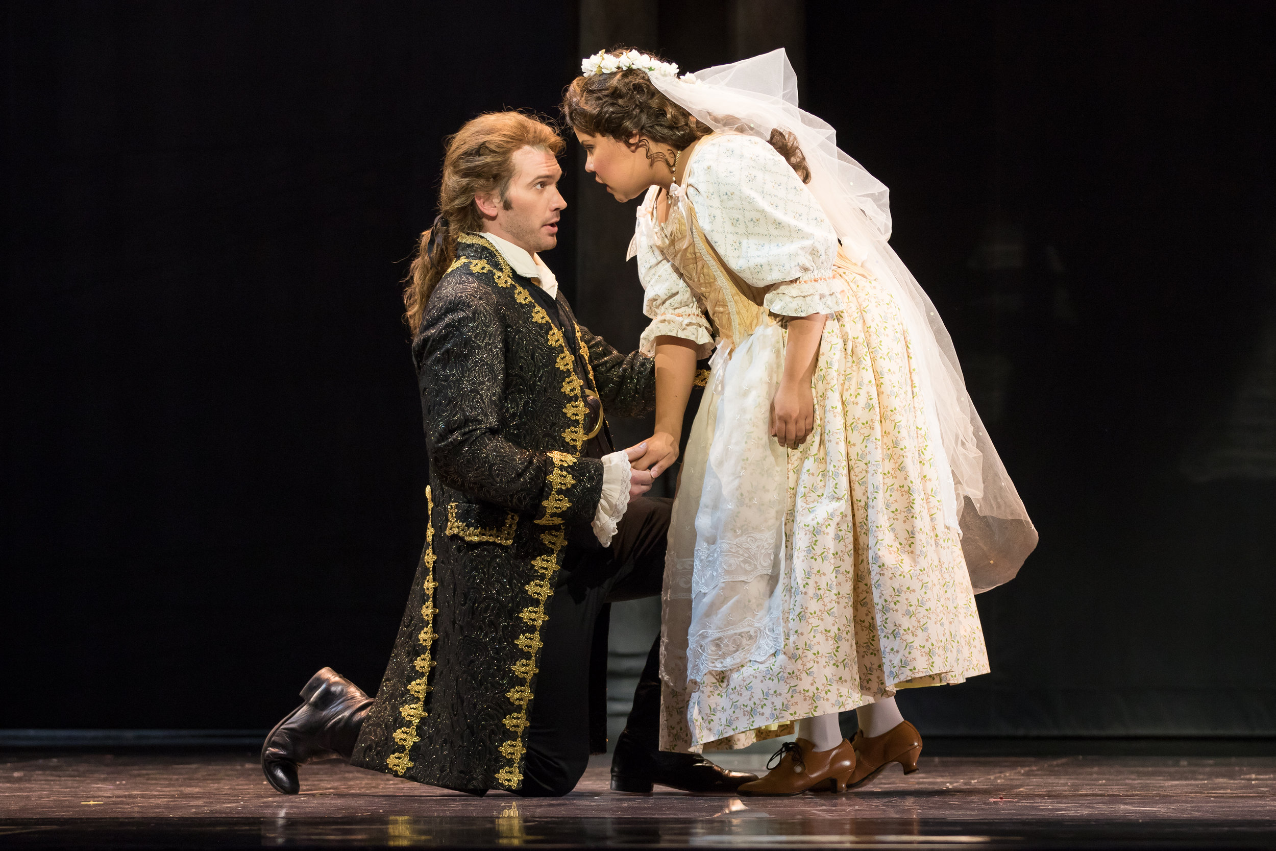 Ariana Wehr are Zerlina with Baritone Michael Adams as Don Giovanni in Washington National Opera's 2017 Don Giovanni.Photo: Scott Suchman for Washington National Opera