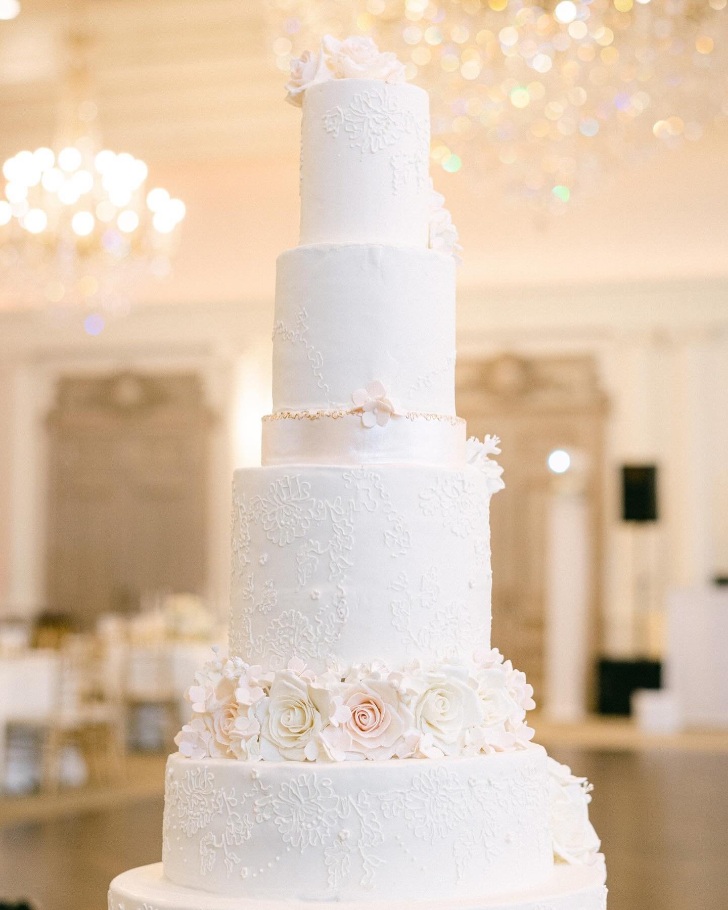 Beautiful and delicious @mydaughterscakes 🩷
⁠
Photography: @lauraroseweddings⁠
Planning: @angiandco⁠
Cake: @mydaughterscakes
Venue: @parkchateau⁠
Bride: @thelauracecere⁠