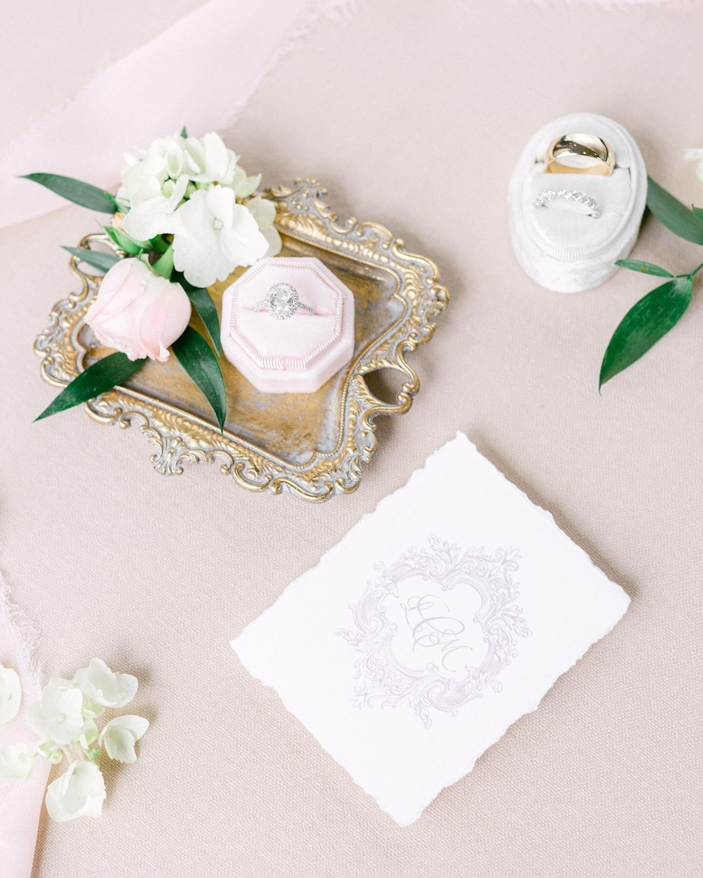 A look back at Laura &amp; Mike&rsquo;s wedding day details 🩷

📷: @lauraroseweddings⁠
📅: @angiandco⁠
⛪️: @parkchateau
👰🏼: @thelauracecere⁠
🌸: @flowerfulevents