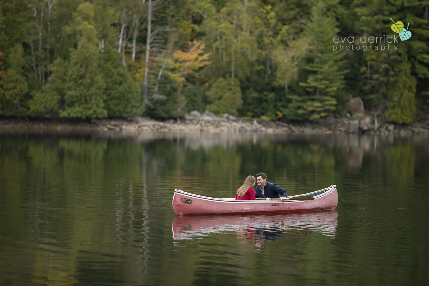 minden-engagement-photographer-cottage-engagement-session-engagement-images-canoe-session-niagara-wedding-photographer-niagara-region-eva-derrick-photo