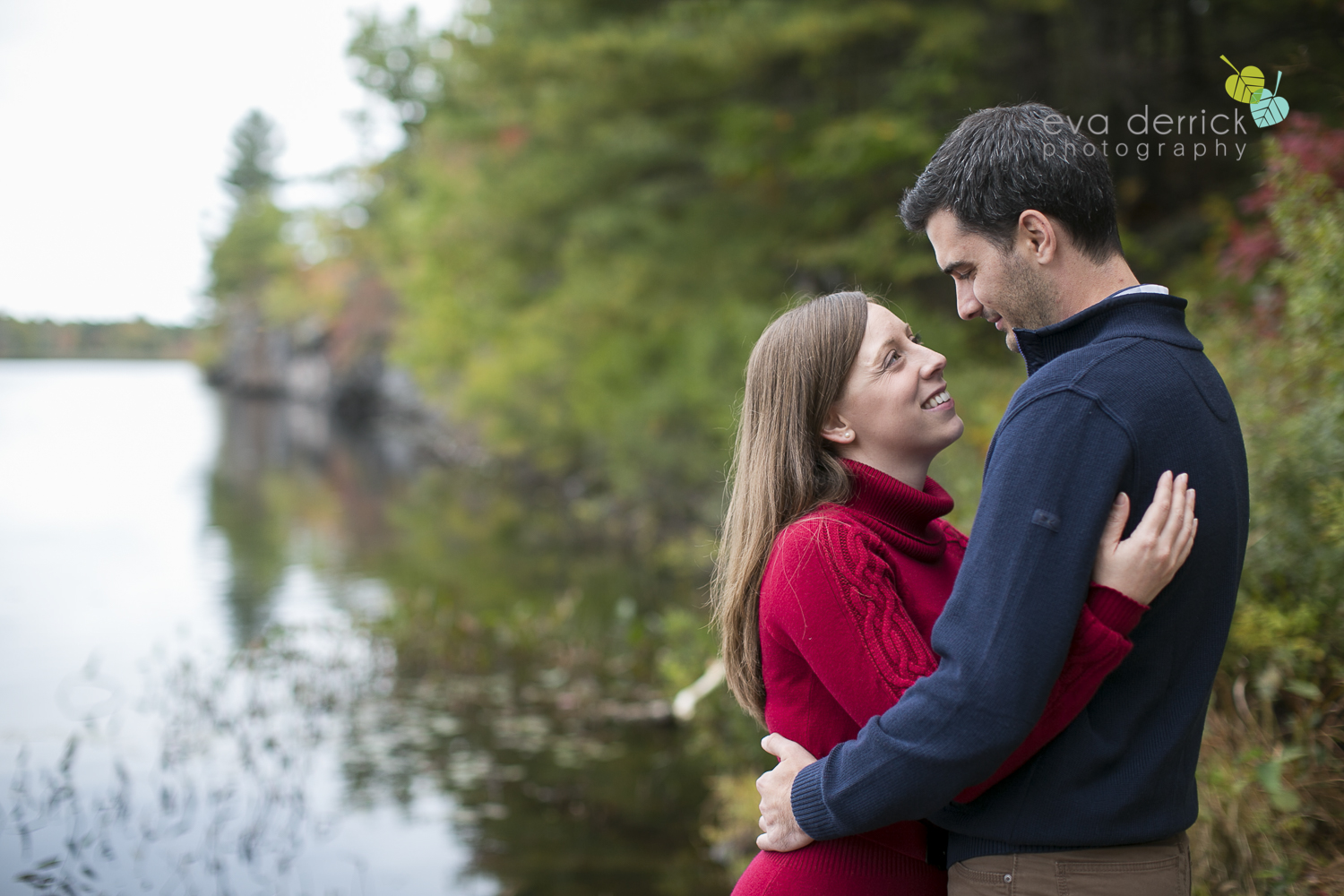 minden-engagement-photographer-cottage-engagement-session-engagement-images-canoe-session-niagara-wedding-photographer-niagara-region-eva-derrick-photo