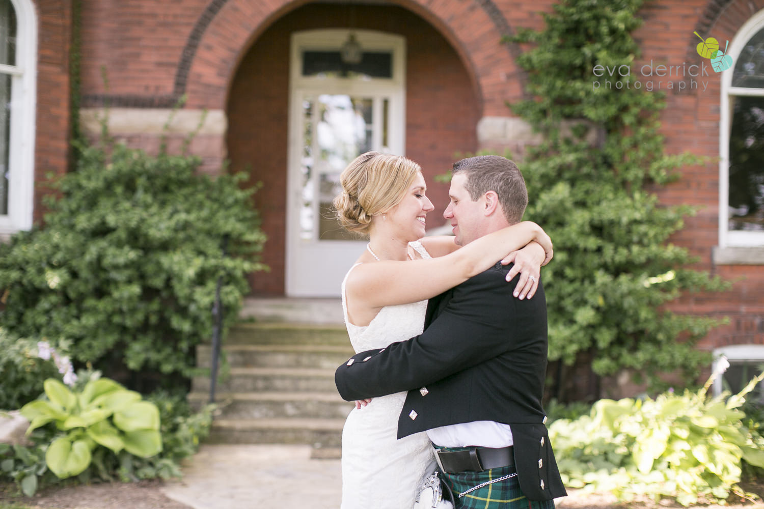 niagara-wedding-photographer-niagara-weddings-niagara-region-wedding-photographer-honsberger-estate-winery-inn-on-the-twenty-elegant-wedding-magazine-niagara-on-the-lake-eva-derrick-photo