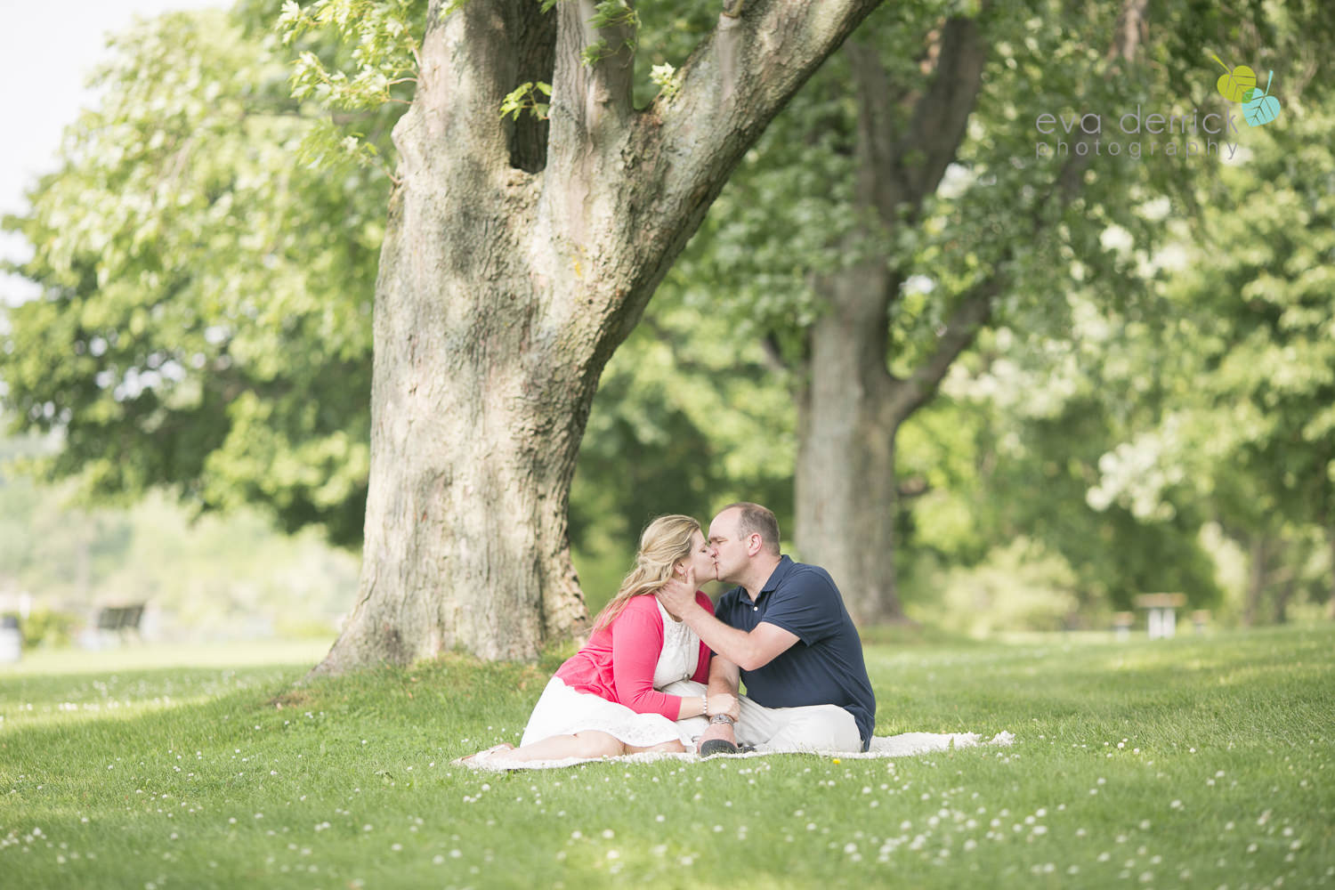 niagara-engagement-photographer-niagara-wedding-photographer-niagara-weddings-niagara-region-wedding-photographer-beach-engagement-session-st-catharines-charles-daly-park-eva-derrick-photography-photo