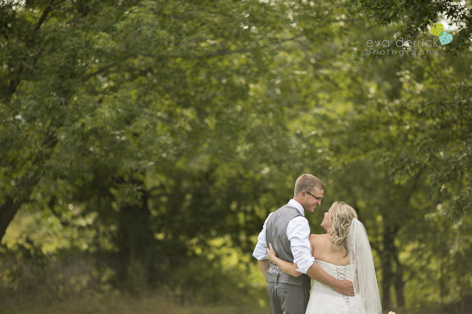 Niagara-Wedding-Photographer-Willodell-Golf-Course-Niagara-Weddings-photography-by-Eva-Derrick-Photography-032.JPG