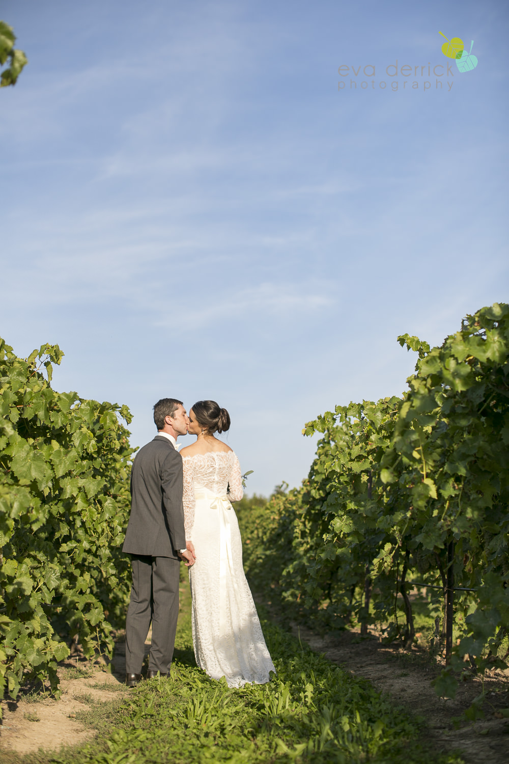 St-Catharines-Wedding-Photographer-Hernder-Estate-Wines-Niagara-Weddings-photography-by-Eva-Derrick-Photography-036.JPG