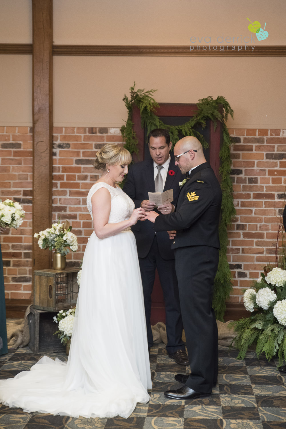 Niagara-on-the-Lake-Wedding-Photographer-Pillar-and-Post-Vintage-Hotels-Niagara-Weddings-photography-by-Eva-Derrick-Photography-038.JPG