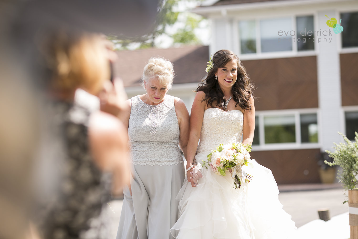 Niagara-Wedding-photographer-outdoor-wedding-photo-by-eva-derrick-photography-015.JPG