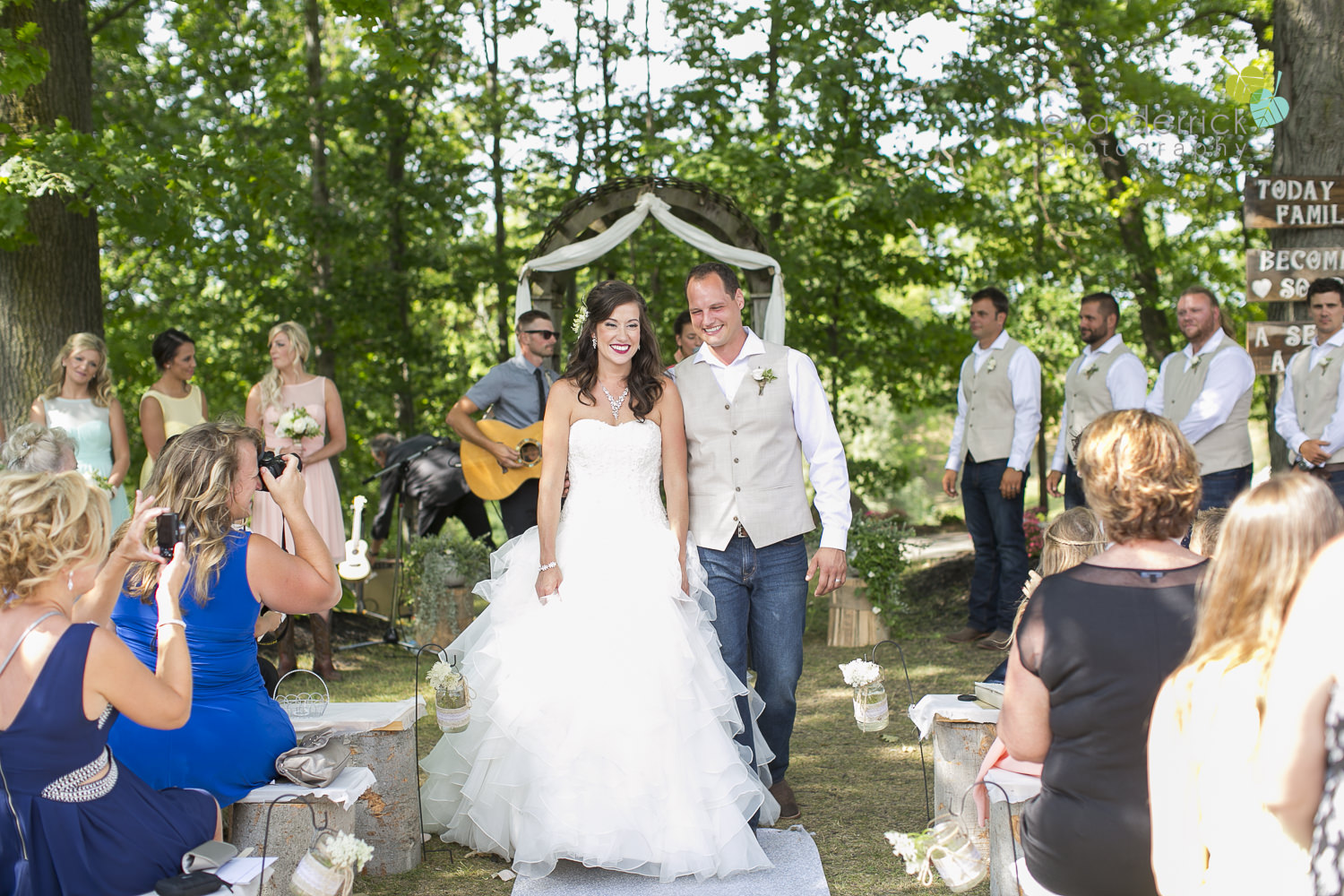 Niagara-Wedding-photographer-outdoor-wedding-photo-by-eva-derrick-photography-018.JPG
