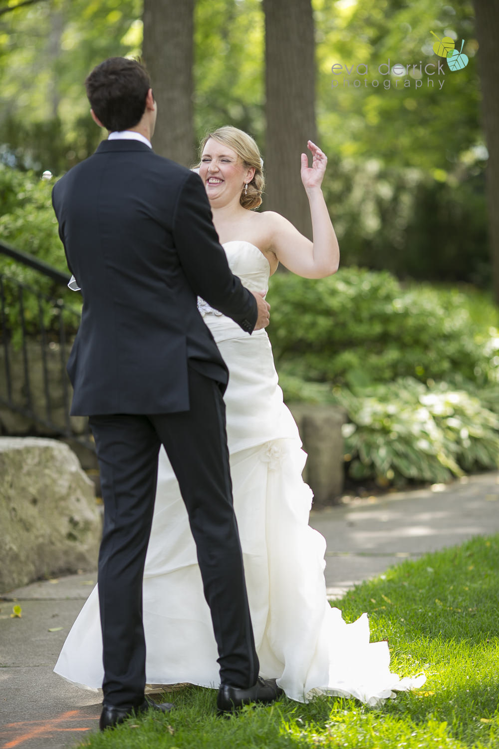 Vintage-hotels-wedding-Niagara-on-the-Lake-Pillar-and-Post-photo-by-eva-derrick-photography-018.JPG