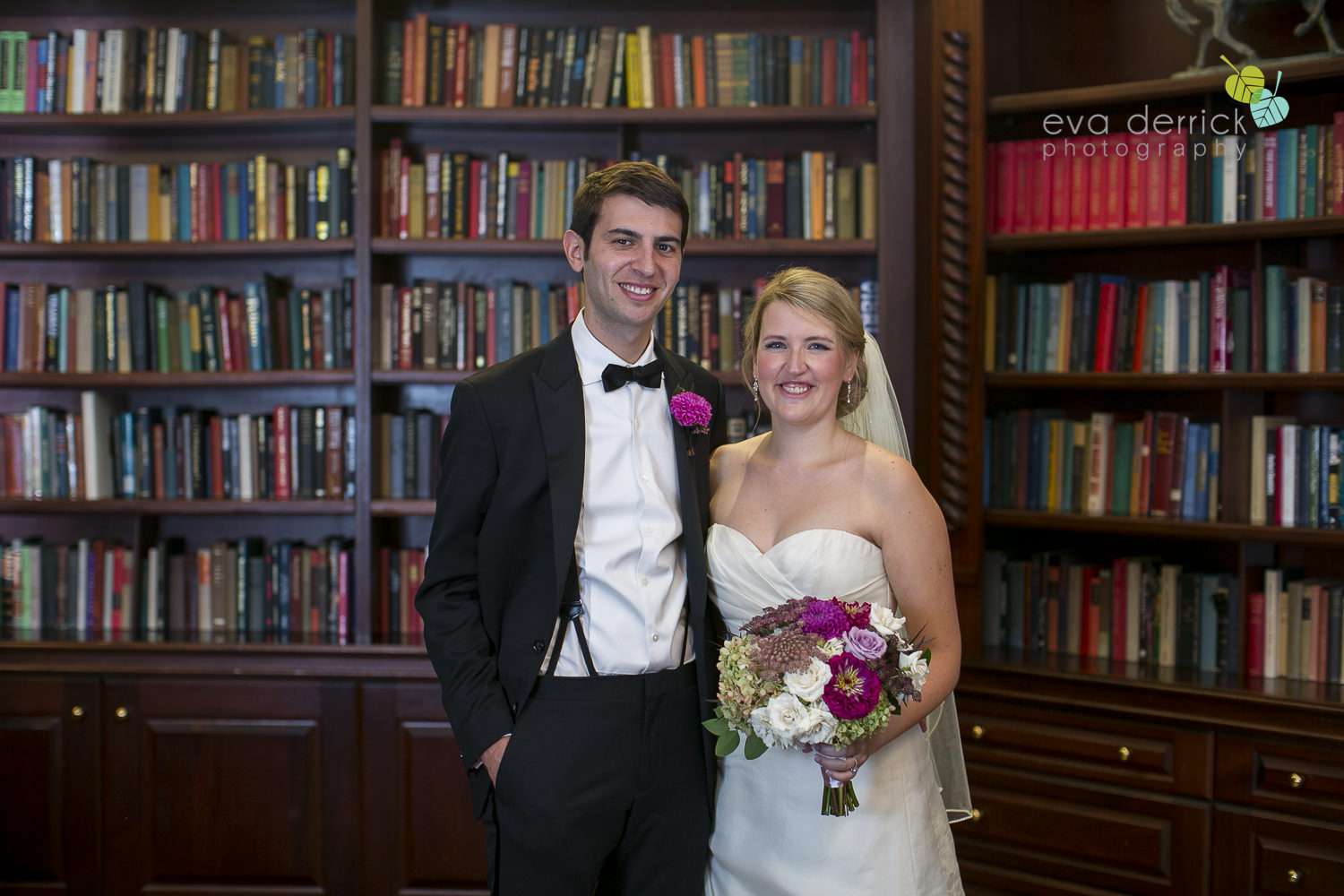 Vintage-hotels-wedding-Niagara-on-the-Lake-Pillar-and-Post-photo-by-eva-derrick-photography-021.JPG