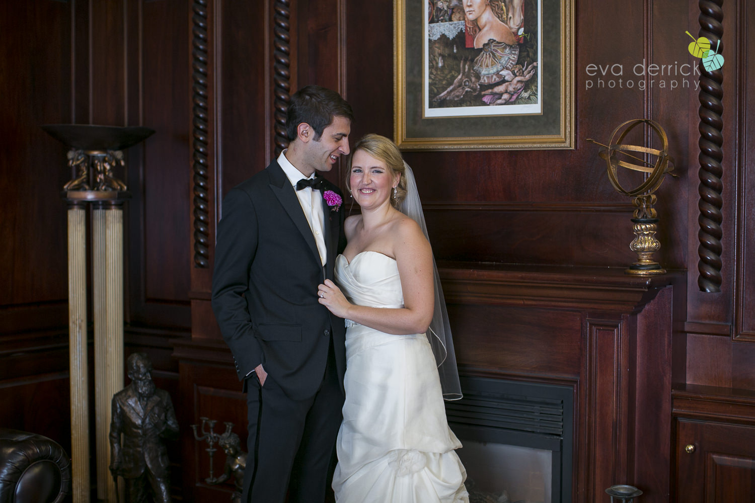 Vintage-hotels-wedding-Niagara-on-the-Lake-Pillar-and-Post-photo-by-eva-derrick-photography-023.JPG