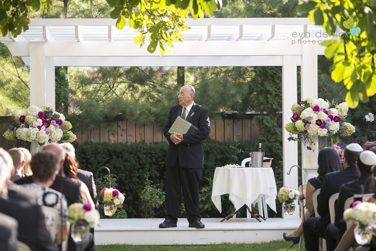 Vintage-hotels-wedding-Niagara-on-the-Lake-Pillar-and-Post-photo-by-eva-derrick-photography-035.JPG